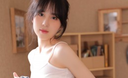夏日清凉美少女姐姐桌面壁纸