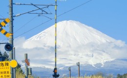 绵绵冰雪山峰托起了圣洁雪山美图