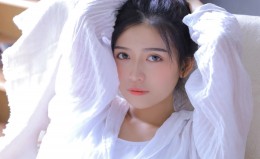 爱音乐马尾辫清新小姐姐桌面壁纸