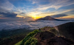 印度尼西亚度巴吞尔火山早晨风景